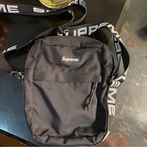 Supreme | Black Messenger Shoulder Bag